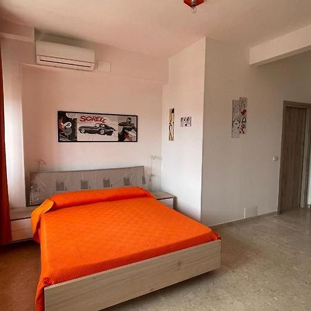 La Finestra Sul Mare B&B Crotone Exterior photo