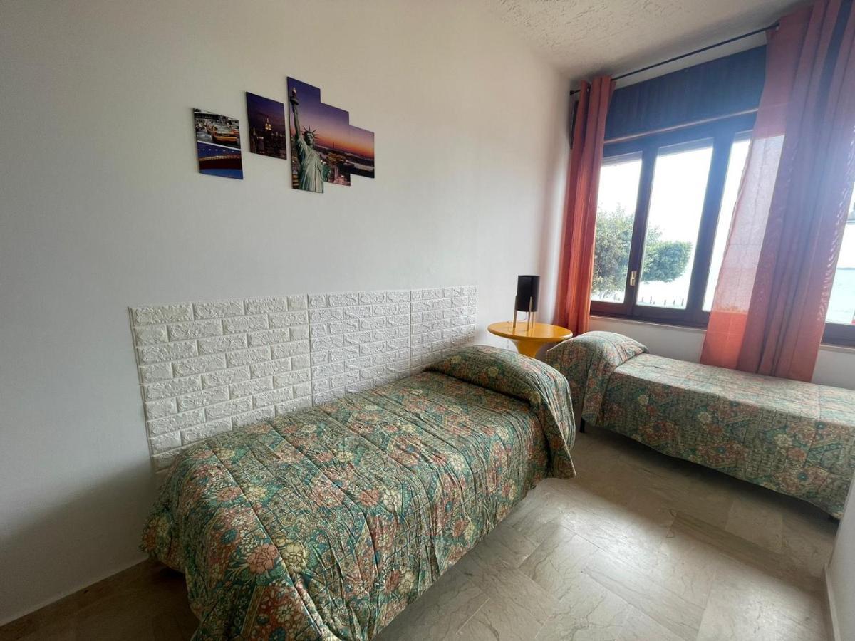 La Finestra Sul Mare B&B Crotone Exterior photo