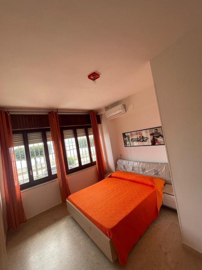 La Finestra Sul Mare B&B Crotone Exterior photo