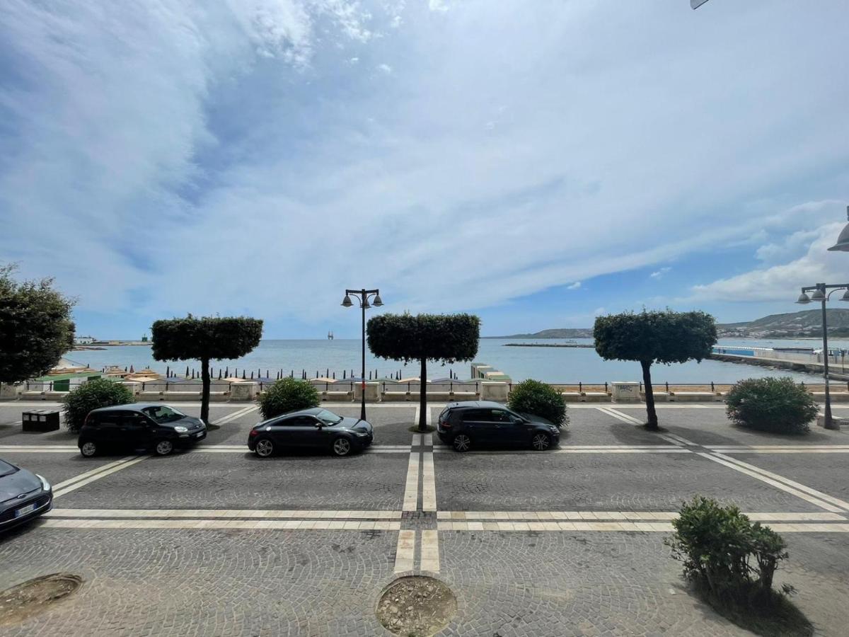 La Finestra Sul Mare B&B Crotone Exterior photo