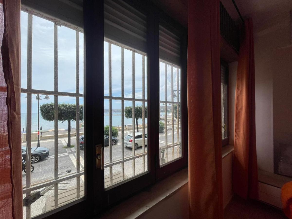 La Finestra Sul Mare B&B Crotone Exterior photo