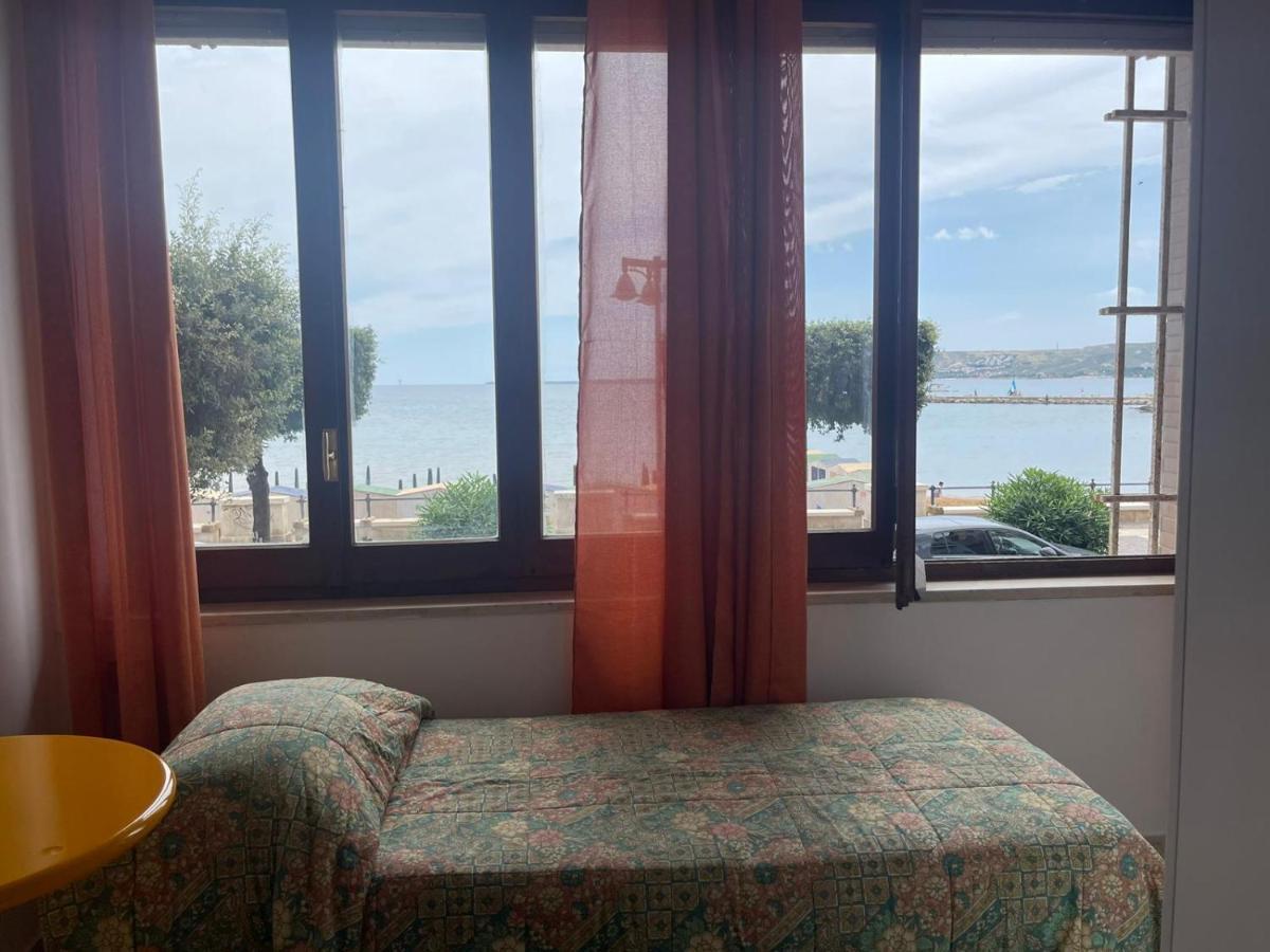 La Finestra Sul Mare B&B Crotone Exterior photo