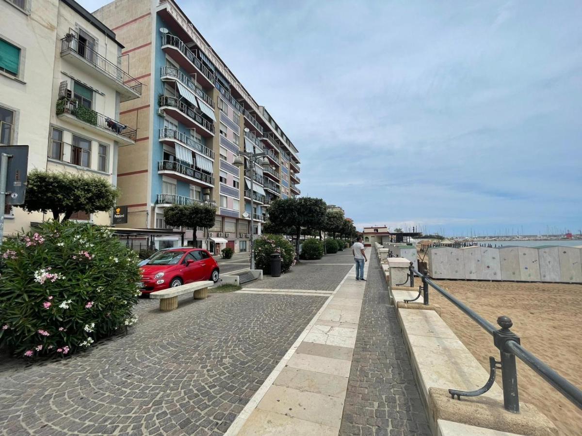 La Finestra Sul Mare B&B Crotone Exterior photo