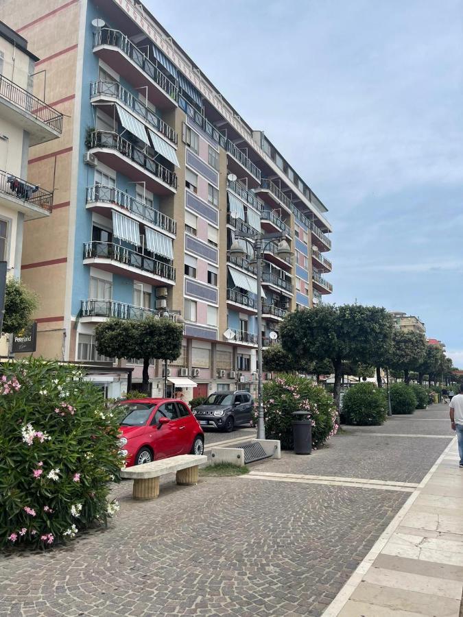 La Finestra Sul Mare B&B Crotone Exterior photo