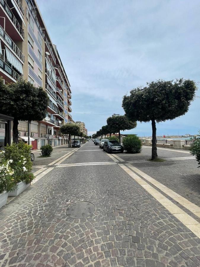 La Finestra Sul Mare B&B Crotone Exterior photo