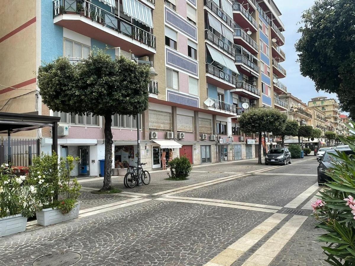 La Finestra Sul Mare B&B Crotone Exterior photo
