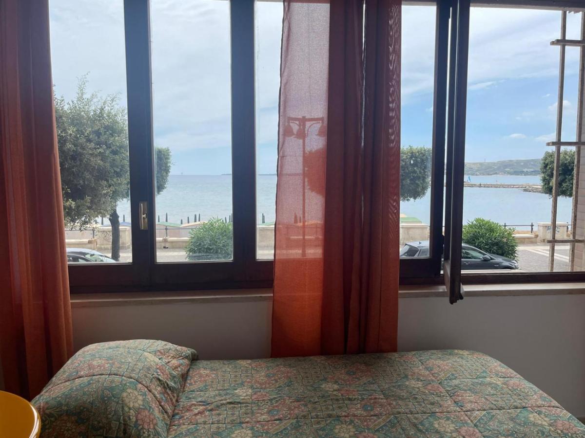 La Finestra Sul Mare B&B Crotone Exterior photo