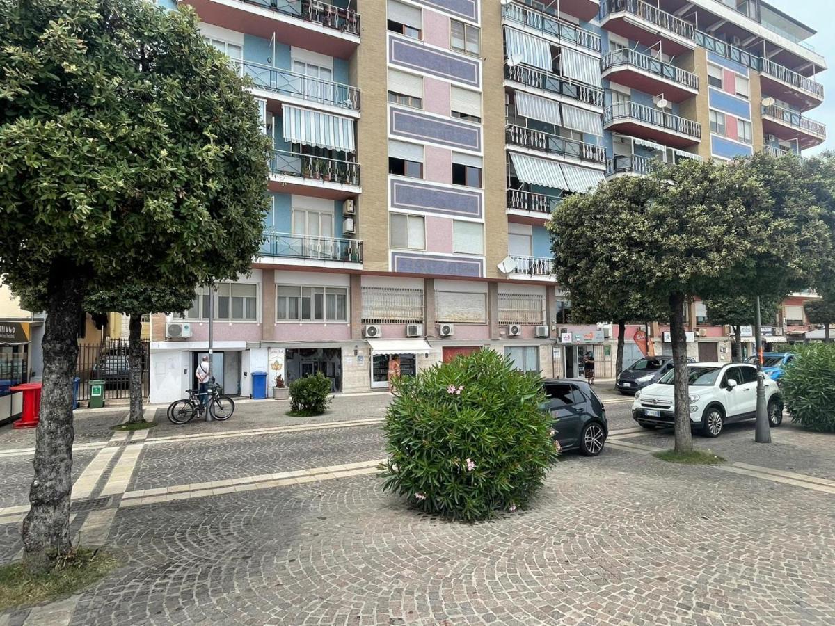 La Finestra Sul Mare B&B Crotone Exterior photo