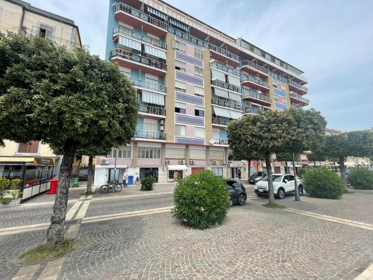 La Finestra Sul Mare B&B Crotone Exterior photo